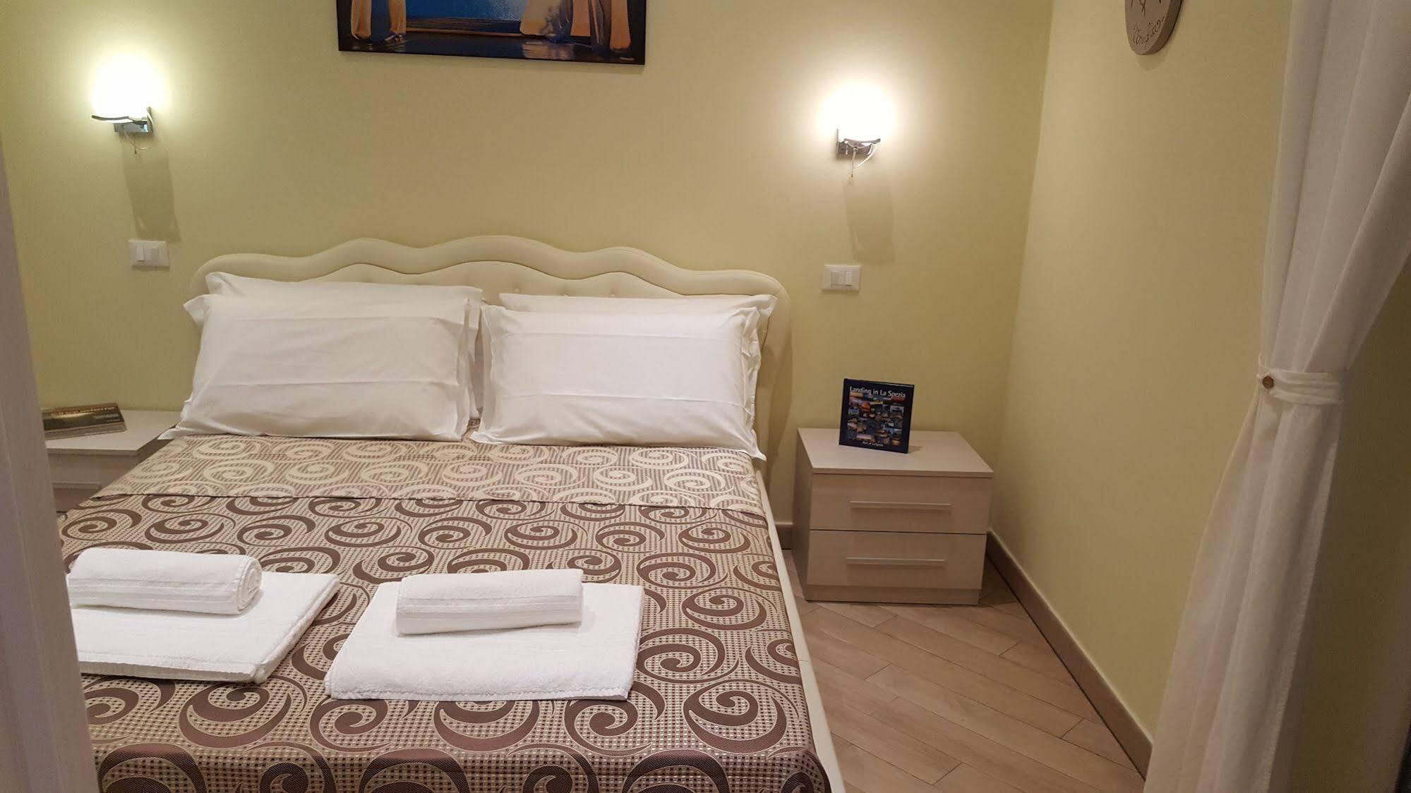 Guest House Le Tre Spezie La Spezia Exterior photo
